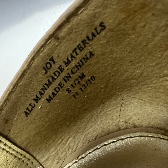 5 items for $20/ Liz Claiborne heels, tan/beige color size 8.5 - Picture 6 of 7